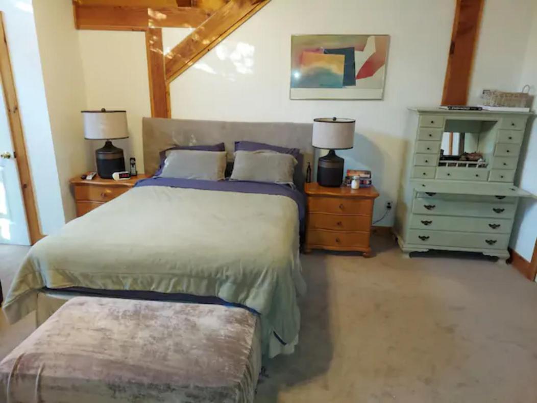 Cowgirl Palace Homestay Sag Harbor